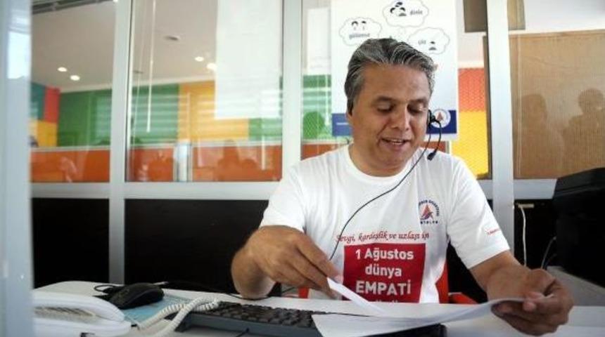 Başkan &Ccedil;&ouml;p Topladı, Telefonları Cevapladı, Patates Soydu