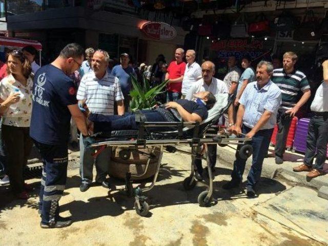 Kaldırımda Üzerine Tabela Düşen Kadın Yaralandı