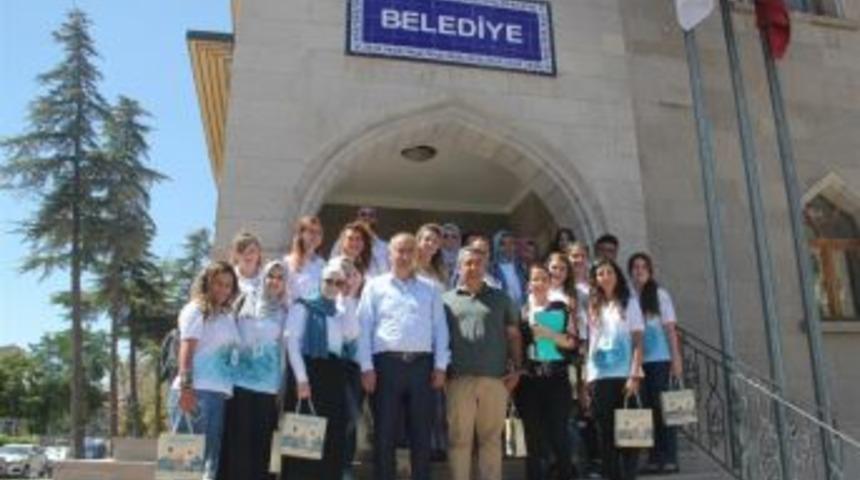 T&uuml;rk&ccedil;e Yaz Okuluna Katılan &Ouml;ğrenciler Nevşehir Belediyesini Ziyaret Etti