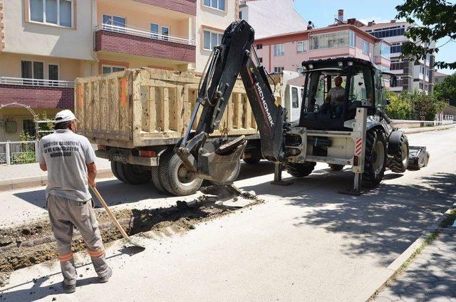 Başkan Bakıcı, Dikilitaş Caddesi’nde Devam Eden Alt Yapı Çalışmalarını İnceledi