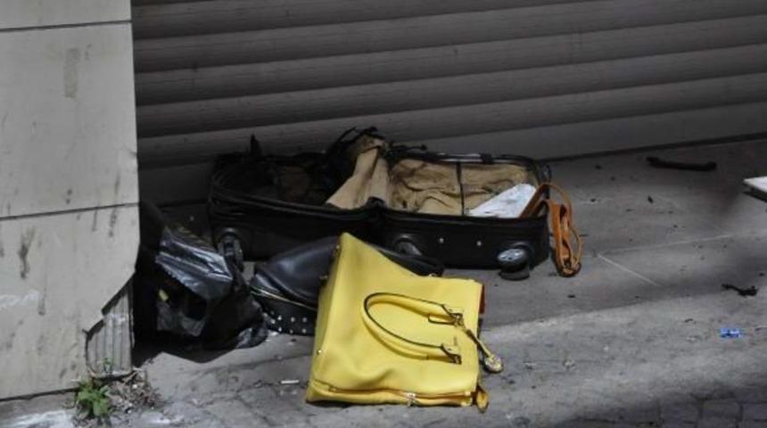 Ş&uuml;pheli Valiz Patlatıldı, Meraklılar G&ouml;r&uuml;nt&uuml;ledi