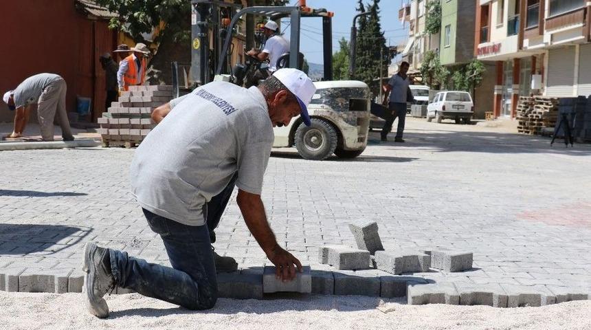 Yunusemre&rsquo;de Kilit Parke Taşı &Ccedil;alışmaları S&uuml;r&uuml;yor