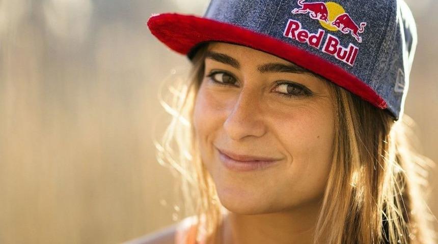 Lena Erdil Bu Kez Dalga S&ouml;rf&uuml;nde Şansını Deneyecek