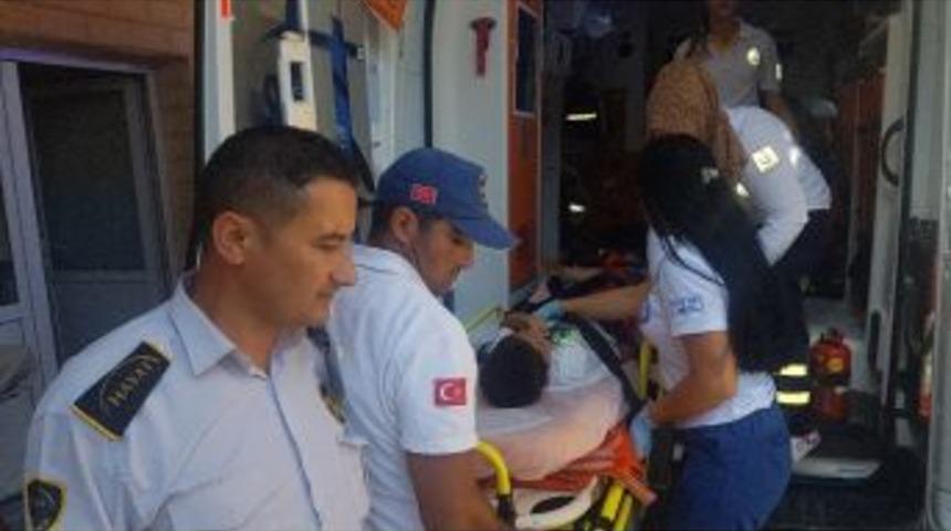 Elektrikli Bisiklet K&uuml;&ccedil;&uuml;k &Ccedil;ocuğa &Ccedil;arptı: 1 Yaralı