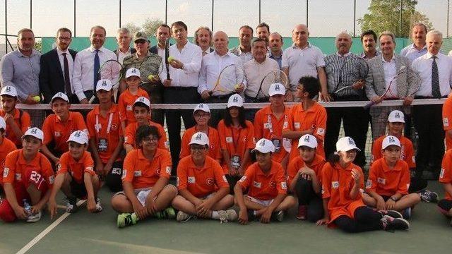 Tenisin Kalbi Erzurum’da Atıyor