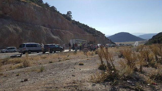 Antalya’da Zincirleme Trafik Kazası: 7 Yaralı