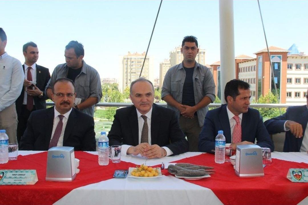 Bakan &Ouml;zl&uuml;, Konya&rsquo;da Tescil Programına Katıldı