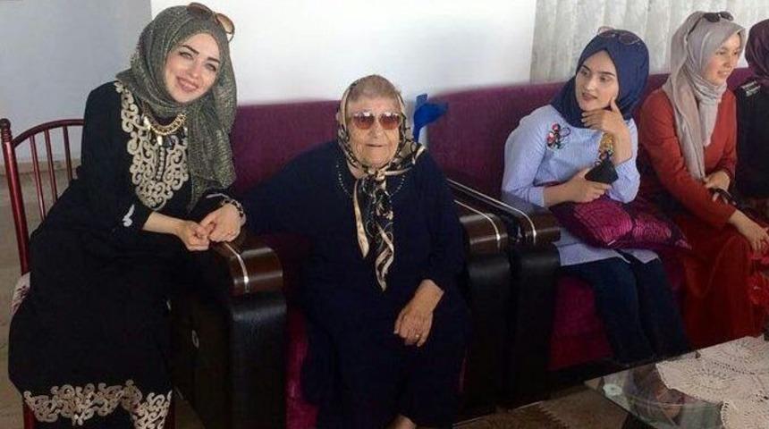 Ak Gen&ccedil;ler Huzurevi Sakinlerini Ziyaret Etti