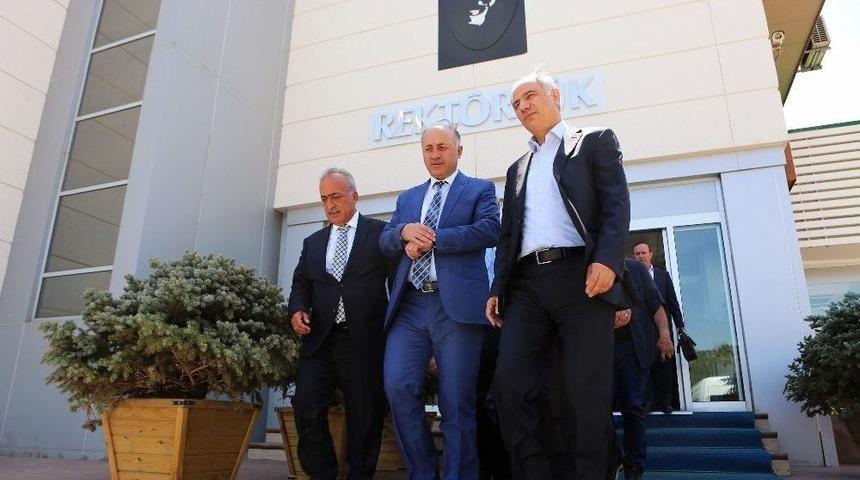 Mkyk &Uuml;yesi Efkan Ala, Rekt&ouml;r &Ccedil;omaklı&rsquo;yı Ziyaret Etti