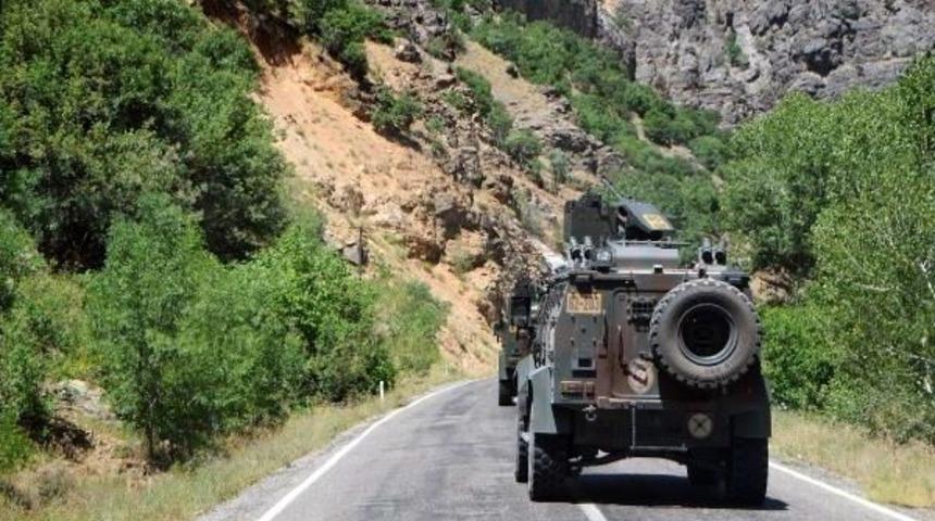 Tunceli'de &Ccedil;atışma; 3 Ter&ouml;rist &Ouml;ld&uuml;r&uuml;ld&uuml; - Ek Fotoğraf