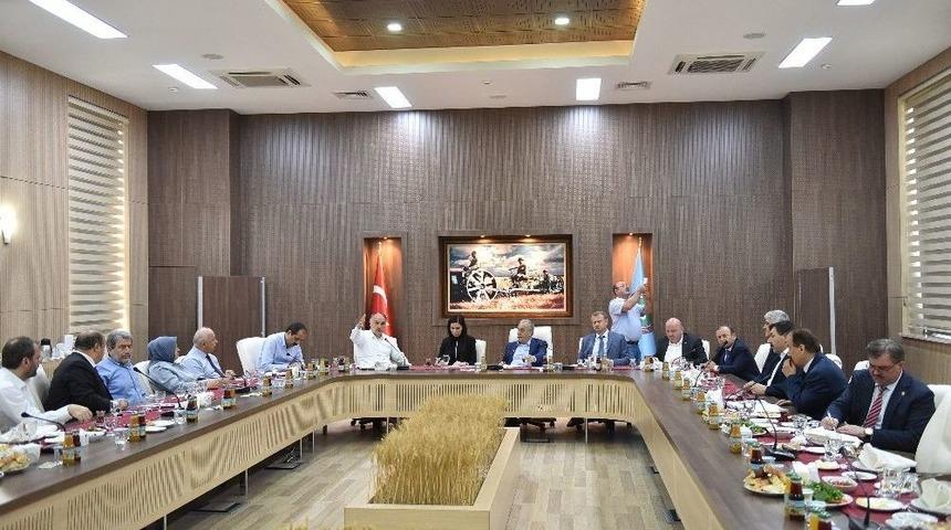 &Ccedil;aturoğlu Fındık Toplantısına Katıldı