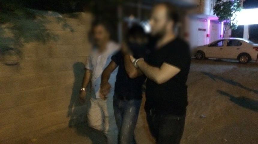 Kovalamaca Sonucu Yakalanan Şahıslarda Esrar Maddesi &Ccedil;ıktı