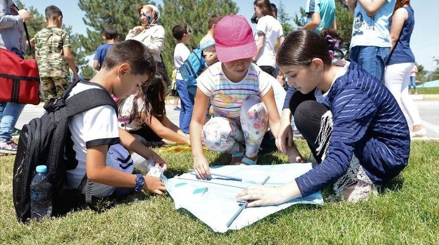 G&ouml;ky&uuml;z&uuml; U&ccedil;urtmalarla Renklendi