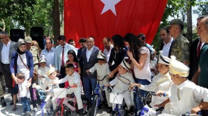 Hozat'taki Ş&ouml;lende 30 &Ccedil;ocuk&nbsp;S&uuml;nnet Oldu