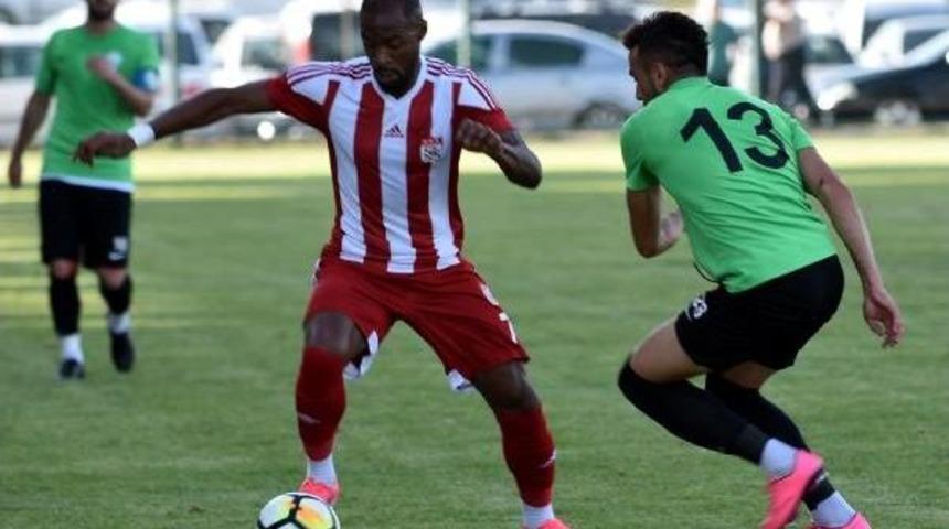 Sivasspor Hazırlık Ma&ccedil;ında Sivas Belediyespor'u 3-1 Yendi