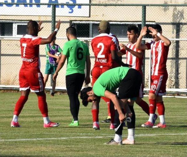 Sivasspor Hazırlık Maçında Sivas Belediyespor'u 3-1 Yendi