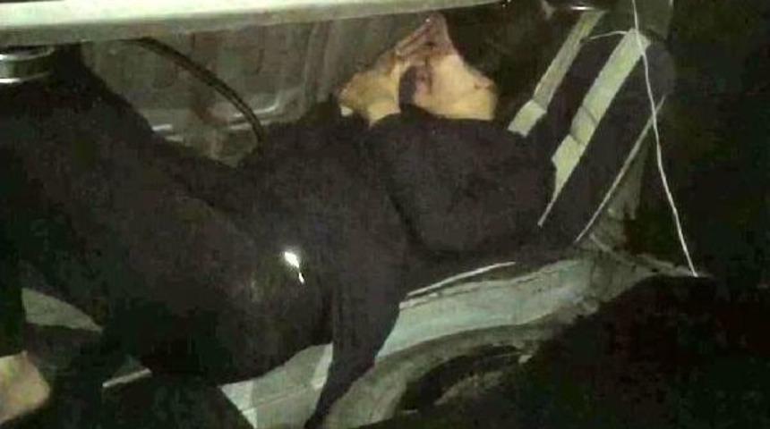 Sınır Kapısında Otomobilin Bagajından Kadın &Ccedil;ıktı