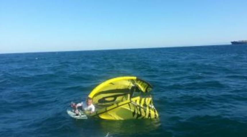 Paraş&uuml;t&ccedil;&uuml; Denize D&uuml;şt&uuml;