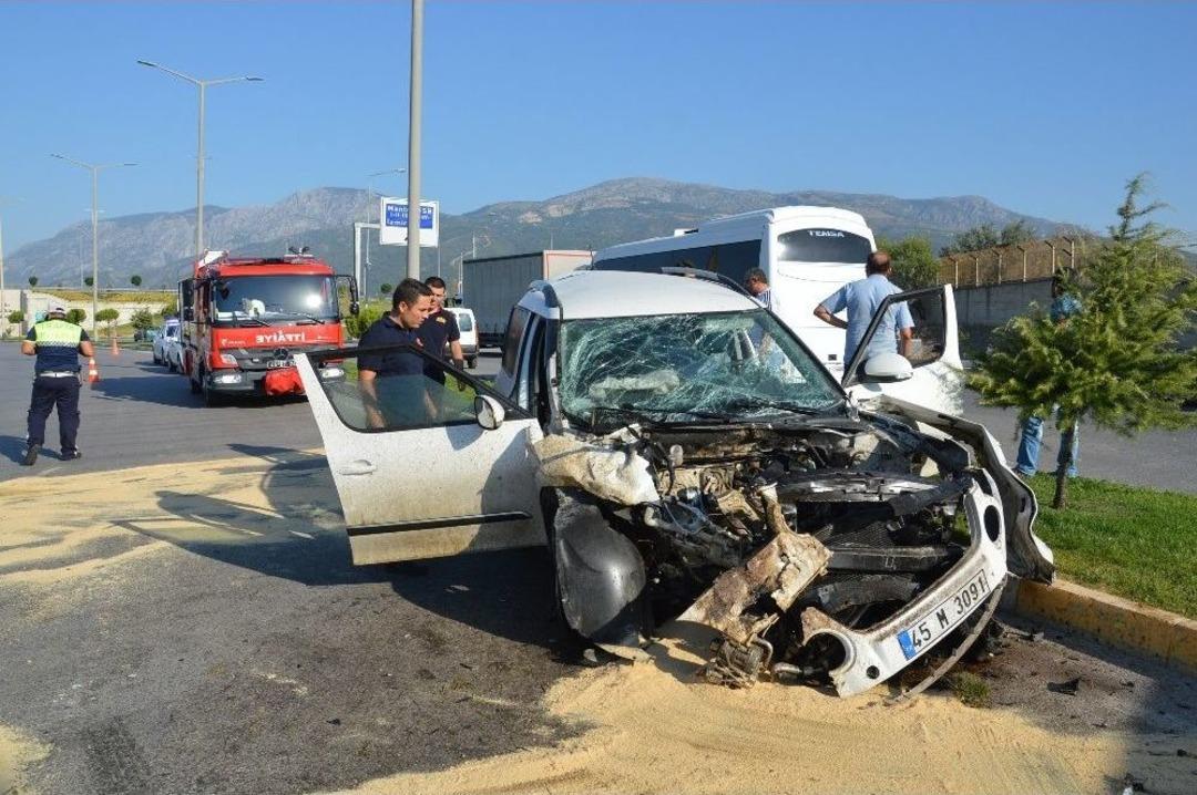 Manisa&rsquo;da Trafik Kazası: 6 Yaralı