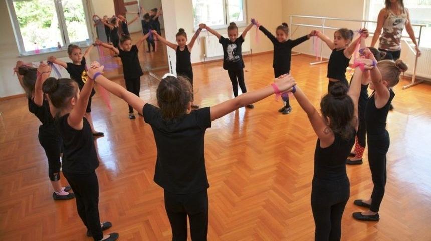 S&uuml;leymanpaşa&rsquo;nın Minik Kuğuları Bale Yaz Kursunda Eğitim G&ouml;r&uuml;yor