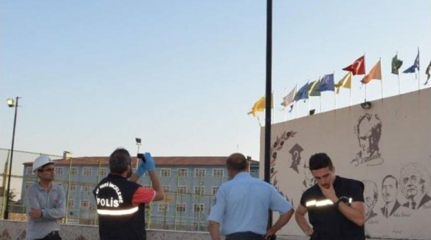 Elektrik Akımına Kapılan İş&ccedil;i Direkten D&uuml;şerek Hayatını Kaybetti