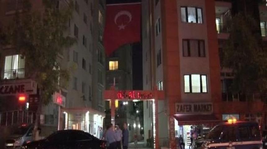 Şehit Binbaşı &Uuml;mit &Ccedil;elik'in Ağabeyinin İstanbul'da Yaşadığı Eve Ateş D&uuml;şt&uuml;