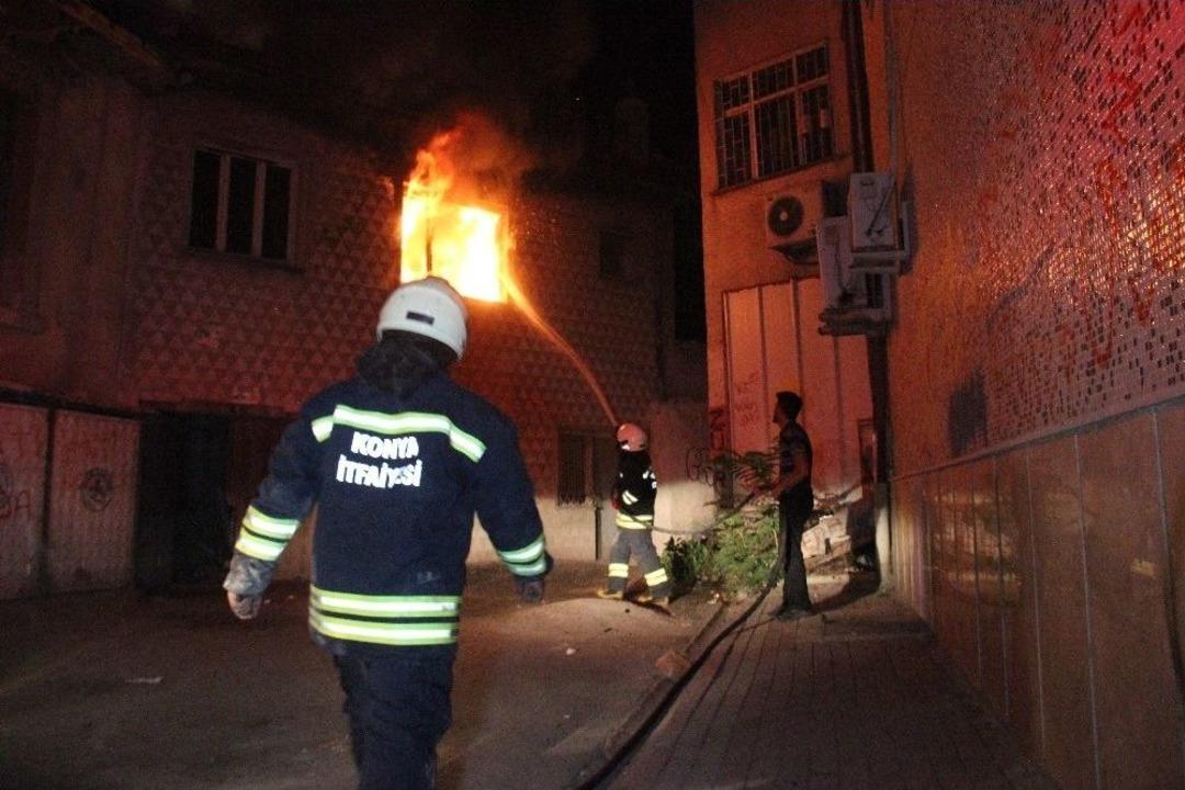 Kullanılmayan Binada &Ccedil;ıkan Yangın 1 Saatte Kontrol Altına Alındı