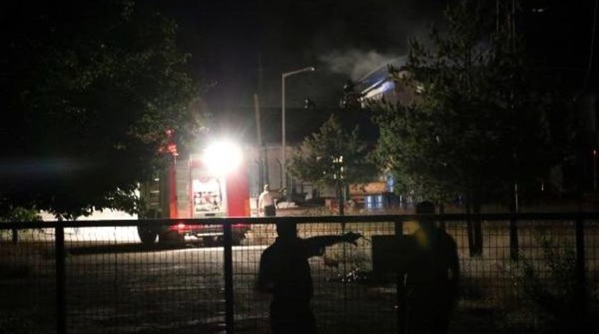 Erzincan&rsquo;Da Trafo Patladı, Yangın &Ccedil;ıktı