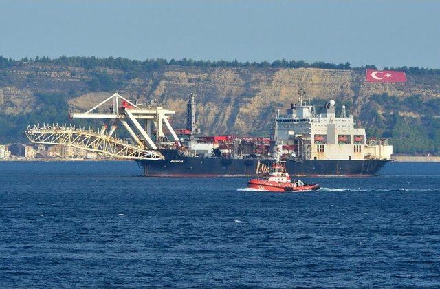 Dev Gemi Çanakkale Boğazı’ndan Geçti