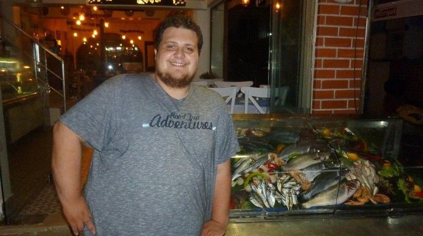 &Ccedil;aldığı Balığı Pantolonun İ&ccedil;ine Sakladı