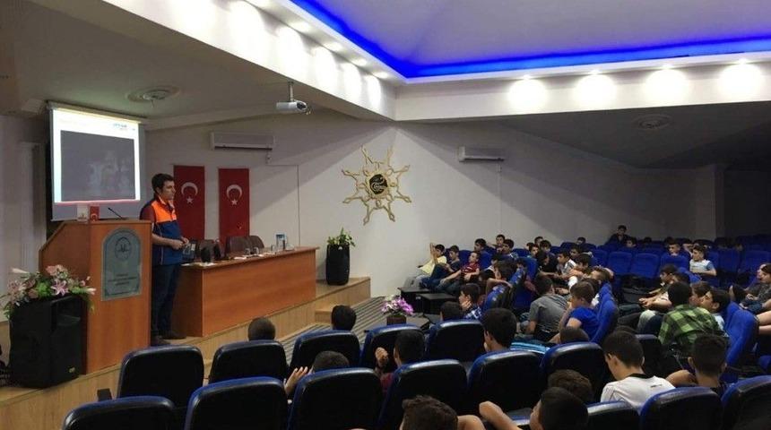 96 &Ouml;ğrenci Ve 5 &Ouml;ğretmene Afet Bilinci Eğitimi