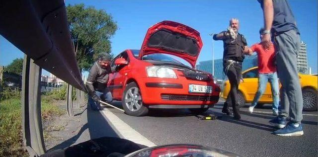 (özel Haber) Otomobilin Motoruna Sıkışan Kedi E-5’i Birbirine Kattı