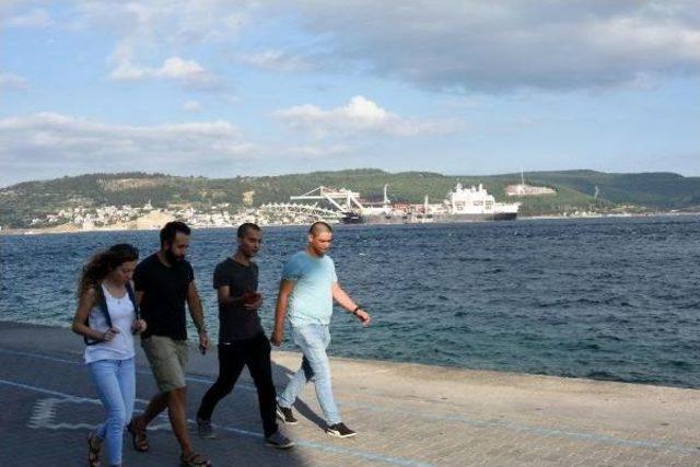 Türk Akımı Inşaatında Çalışan Gemi Çanakkale Boğazı'ndan Geçti