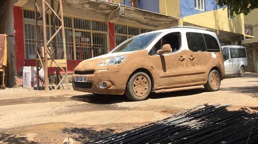 S&uuml;r&uuml;c&uuml;lerden Eriyen Asfalta &Ccedil;amurlu &Ccedil;&ouml;z&uuml;m