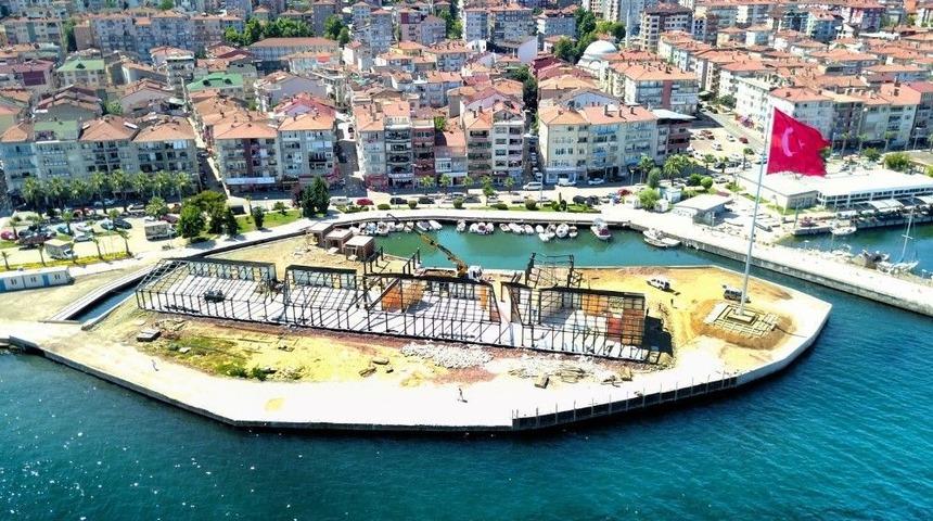 T&uuml;rkiye&rsquo;nin Dev Bayrağı Kocaeli&rsquo;nden Y&uuml;kseldi