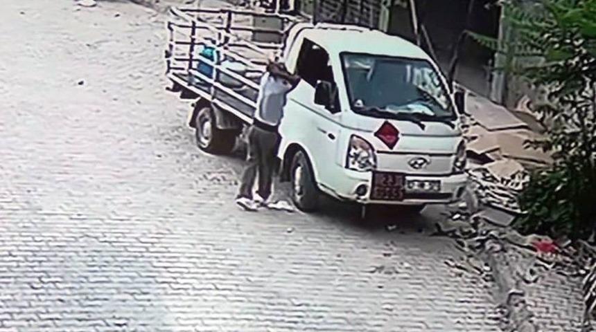 &Ccedil;alınan T&uuml;pler Ve Kamyonetinin Ter&ouml;r Olaylarında Kullanılmasından Korkuyor