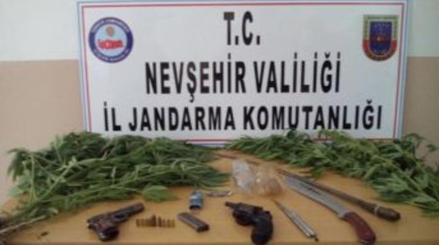 Jandarma Uyuşturucu Tacirlerine G&ouml;&ccedil; A&ccedil;tırmıyor
