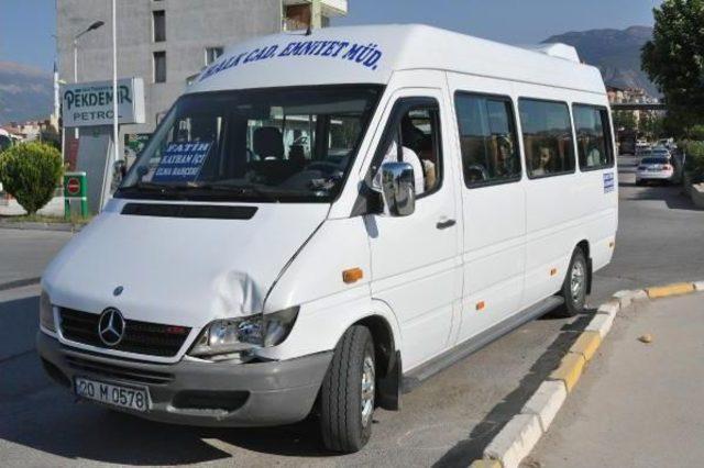 Minibüs Şoförüne Saldırı Araç Kamerasında