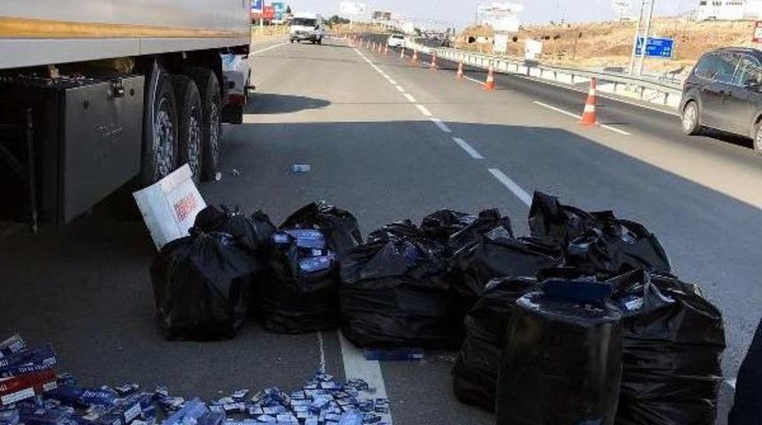 Tır'dan 19 Bin Paket Ka&ccedil;a Sigara &Ccedil;ıktı