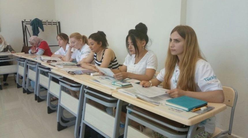 T&uuml;rk&ccedil;e Aşkı Onları Bir Araya Getirdi