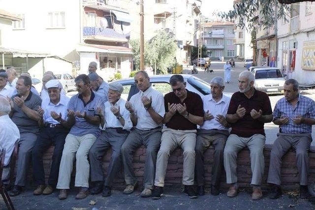 Vezirhan’da Kutsal Topraklara Gidecek Hacı Adayları Uğurlandı