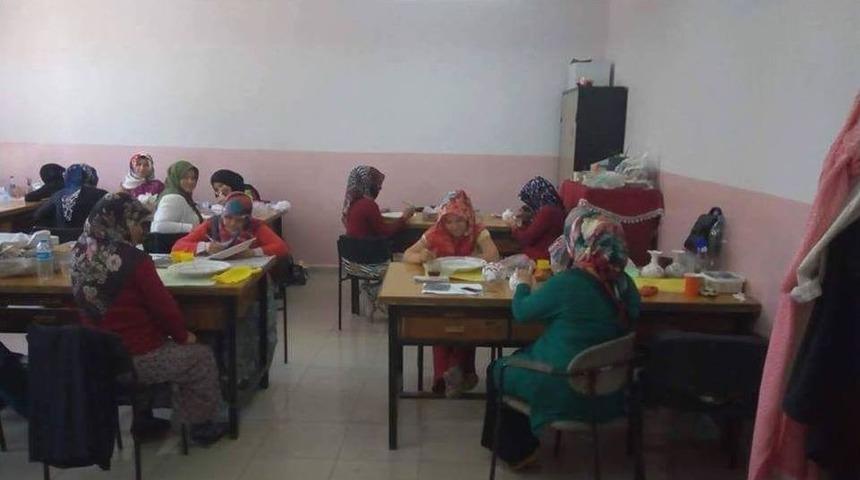 Aslanapalılar &Ccedil;ini Sanatını &Ouml;ğreniyor