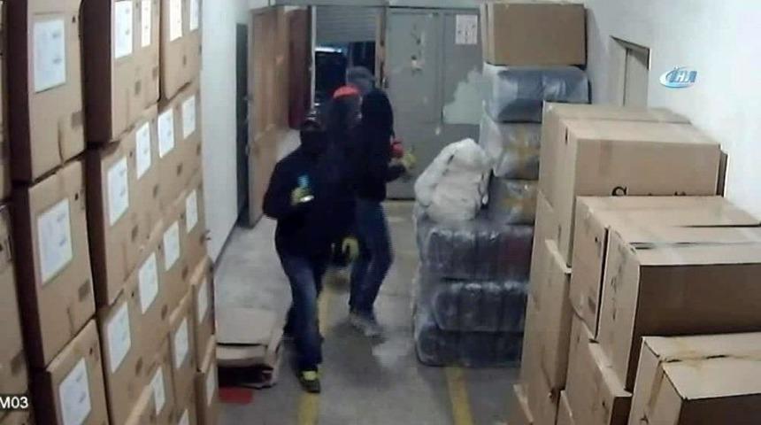 (&ouml;zel) 60 Bin Tl&rsquo;lik Maskeli Soygun G&uuml;venlik Kamerasında