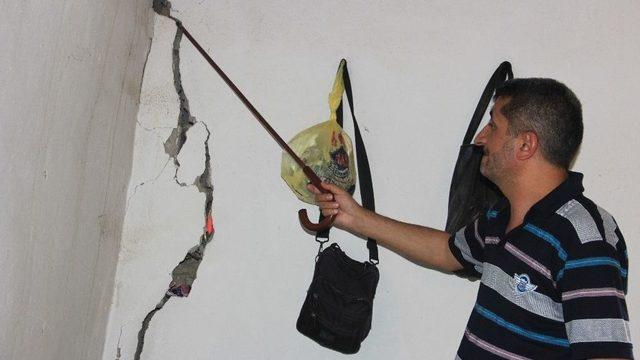 Hakkarili Çelik Ailesi Ölümle Burun Buruna Yaşıyor