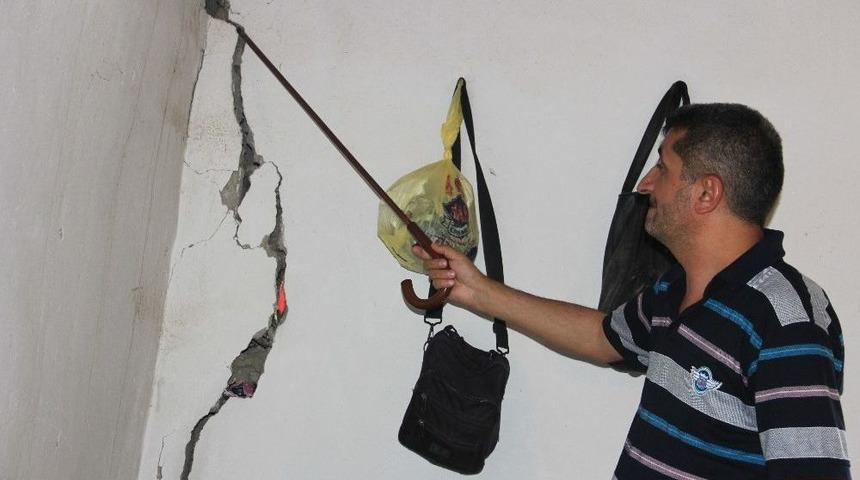 Hakkarili &Ccedil;elik Ailesi &Ouml;l&uuml;mle Burun Buruna Yaşıyor