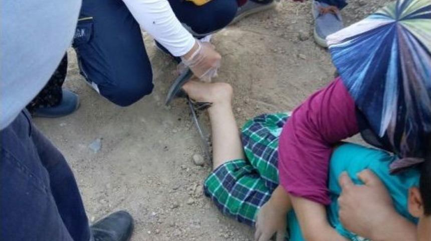 K&uuml;&ccedil;&uuml;k &Ccedil;ocuğun Ayağına İnşaat Demiri Saplandı