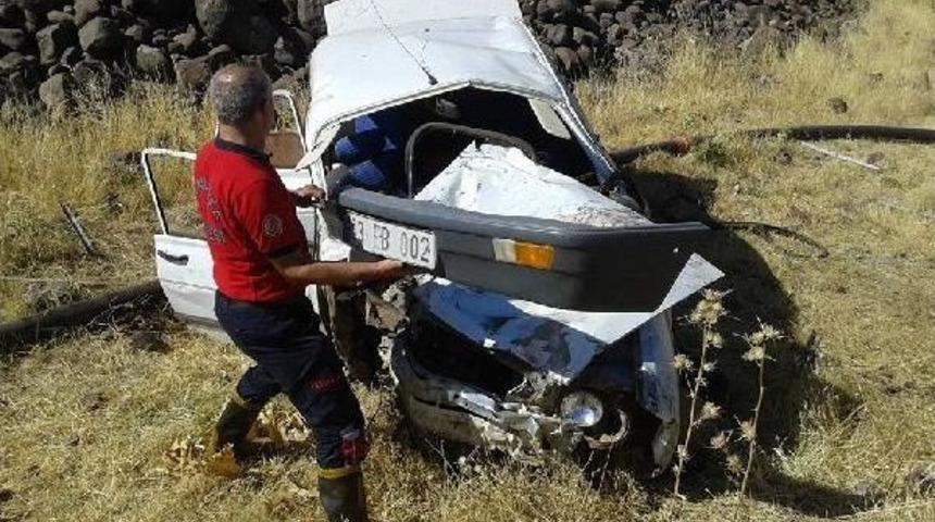 Siverek&rsquo;Te Otomobil Devrildi: 3 Ağır Yaralı