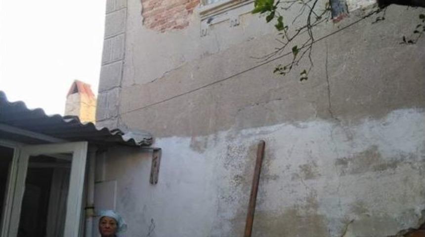 Metruk Ev Tehlike Sa&ccedil;ıyor