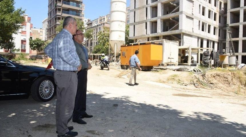 Vali Demirtaş, Kıvan&ccedil; Adana Anadolu İmam Hatip Lisesi İnşaatında İncelemede Bulundu