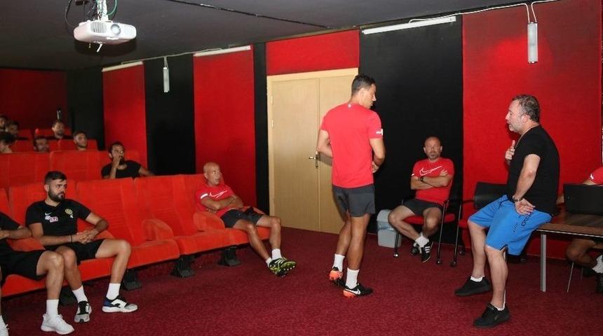 Sergen Yal&ccedil;ın Analiz Toplantısı Yaptı